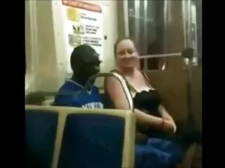 Kadın Sonunda tuvalette gizli kamera porno