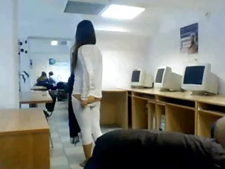 Olgun teyze Emma Butt büyük sütler ile sarı tenli bir genç liseli ifşa gizli becerdin